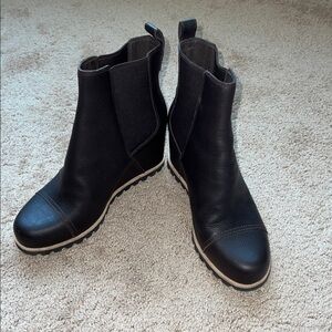 NWOT UGG Pax Chelsie Wedge Leather Booties